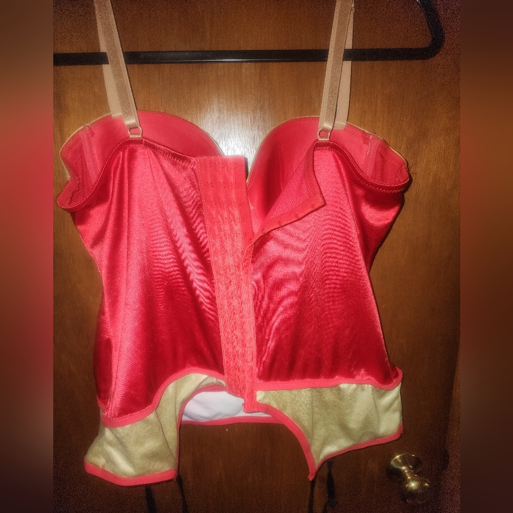 TORRID Sz 1 Red Satin Corset w/Gold Laces